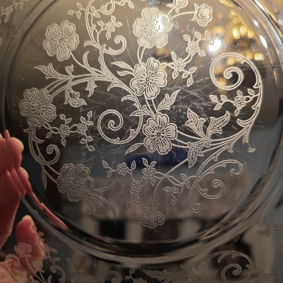 Vintage Cambridge 9.5" Plate With Buttercup Etched Design. UV Reactive. - Picture 4 of 4